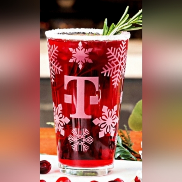 NEW T-Mobile Set of 2 Holiday Snowflake Winter Scene Pint Glass Tumblers NIB - Picture 15 of 16